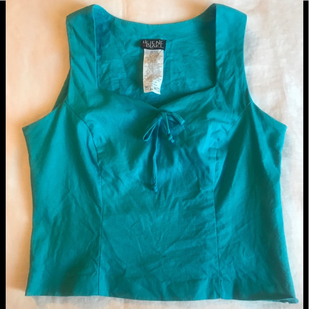 Helen Blake Sleeveless Top 
with a side zip. Size 8P *FINAL PRICE*